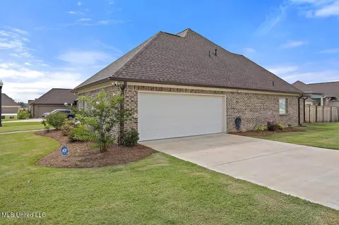 Exterior - 953 Glenwild Cir, Canton, MS 39046 photo 5 of 10