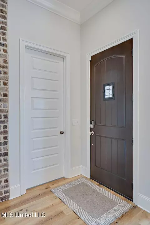 Entry Way - 953 Glenwild Cir, Canton, MS 39046 photo 1 of 2