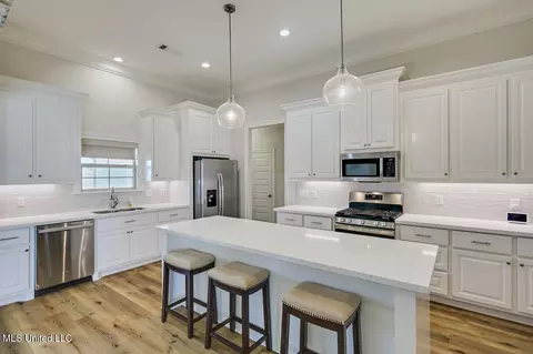 Kitchen - 953 Glenwild Cir, Canton, MS 39046 photo 3 of 4