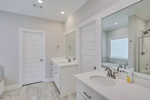 Bath - 953 Glenwild Cir, Canton, MS 39046 photo 1 of 3