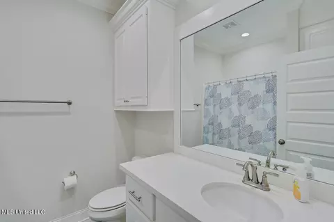 Bath - 953 Glenwild Cir, Canton, MS 39046 photo 3 of 3