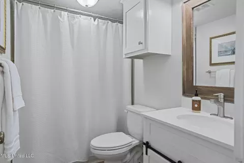 Bath - 821 Planters Point Dr, Canton, MS 39046 photo 1 of 3