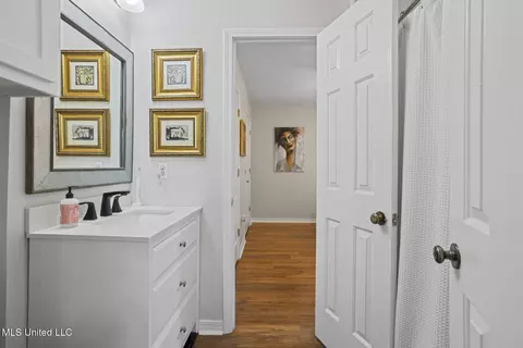 Bath - 821 Planters Point Dr, Canton, MS 39046 photo 3 of 3