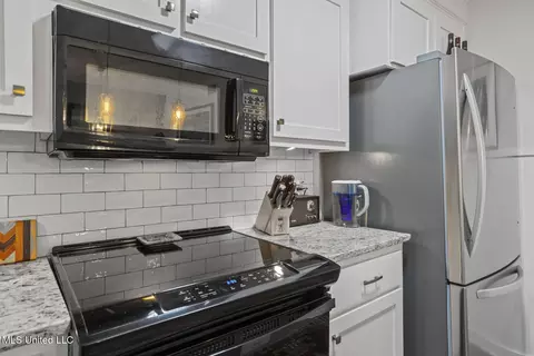 Kitchen - 821 Planters Point Dr, Canton, MS 39046 photo 4 of 4