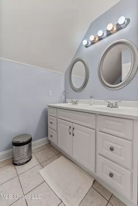 Bath - 7623 Grass Pond Rd, Hernando, MS 38632 photo 4 of 5