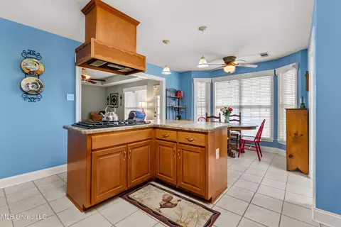 Kitchen - 7623 Grass Pond Rd, Hernando, MS 38632 photo 3 of 4