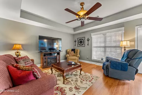 Living - 7623 Grass Pond Rd, Hernando, MS 38632 photo 2 of 2
