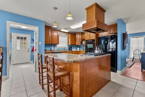 Kitchen - 7623 Grass Pond Rd, Hernando, MS 38632 photo 4 of 4