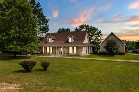 Exterior - 7623 Grass Pond Rd, Hernando, MS 38632 photo 3 of 7