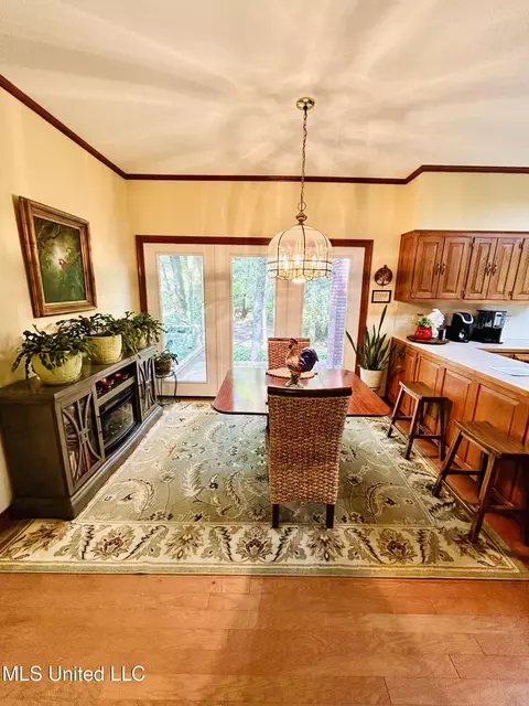 Dining - 11 Aberdeen Rd, Natchez, MS 39120 photo 4 of 4