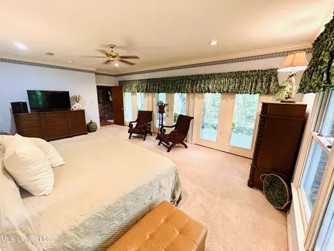 Bedroom - 11 Aberdeen Rd, Natchez, MS 39120 photo 3 of 5