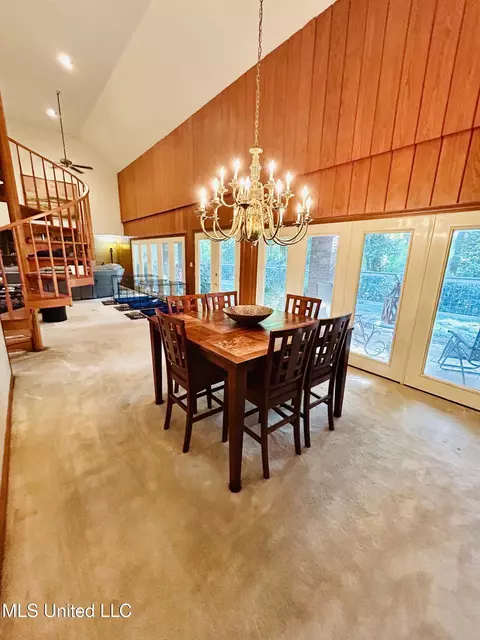Dining - 11 Aberdeen Rd, Natchez, MS 39120 photo 1 of 4