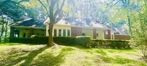 11 Aberdeen Rd, Natchez, MS 39120