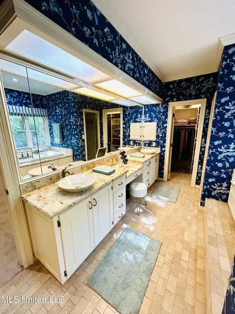 Bath - 11 Aberdeen Rd, Natchez, MS 39120 photo 3 of 6