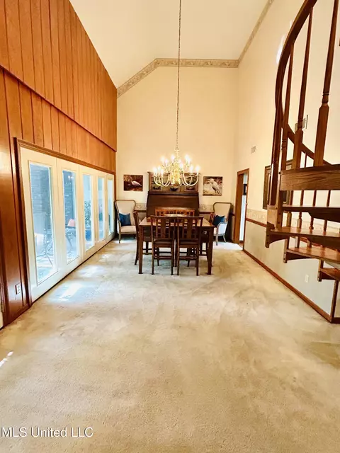 Dining - 11 Aberdeen Rd, Natchez, MS 39120 photo 2 of 4