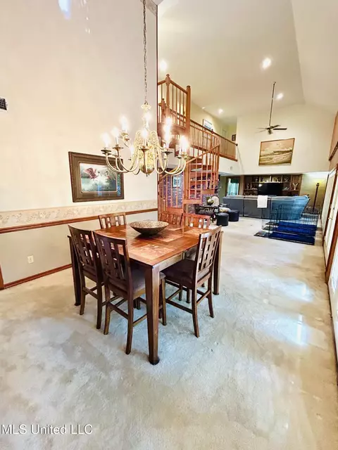 Dining - 11 Aberdeen Rd, Natchez, MS 39120 photo 3 of 4