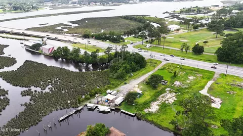 5704 Washington Ave, Ocean Springs, MS 39564