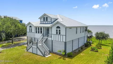 7101 Belle Fontaine Dr, Ocean Springs, MS 39564