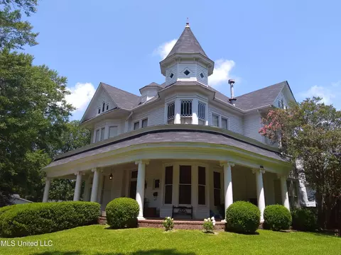 207 E Percy St, Indianola, MS 38751