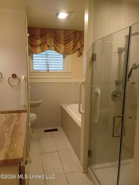 Bath - 207 E Percy St, Indianola, MS 38751 photo 2 of 5