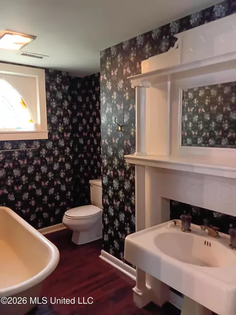 Bath - 207 E Percy St, Indianola, MS 38751 photo 4 of 5