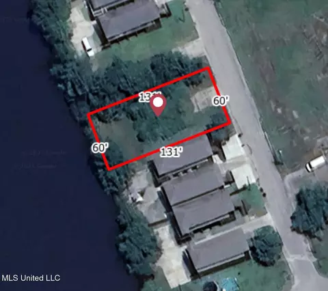 305 Lac Bleu Ave, Pass Christian, MS 39571