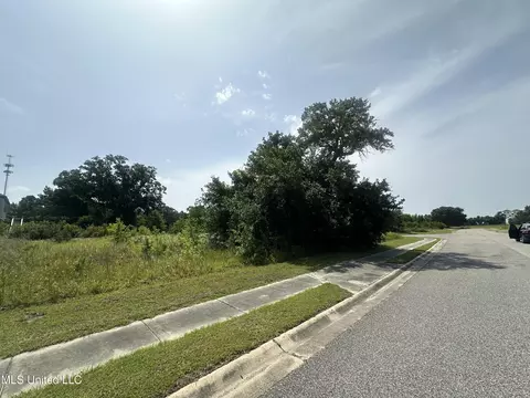 110 Destiny Oaks Dr, Long Beach, MS 39560