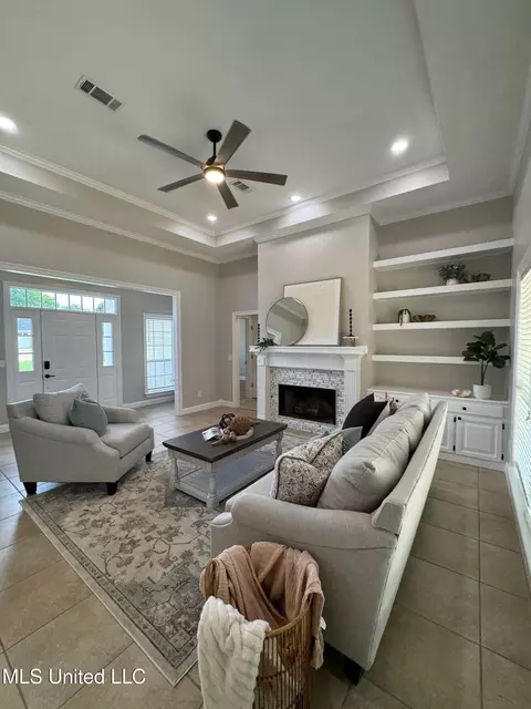 Living - 409 Brighton Ct, Brandon, MS 39047 photo 4 of 4