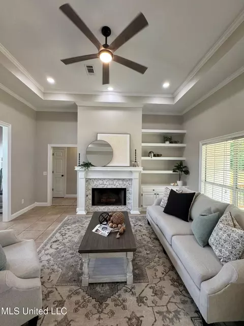 Living - 409 Brighton Ct, Brandon, MS 39047 photo 2 of 4