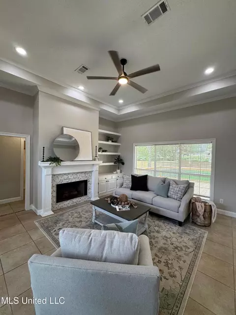 Living - 409 Brighton Ct, Brandon, MS 39047 photo 1 of 4