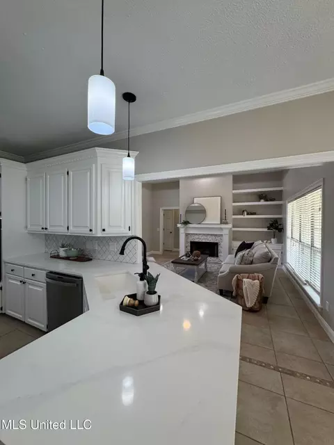 Kitchen - 409 Brighton Ct, Brandon, MS 39047 photo 6 of 9