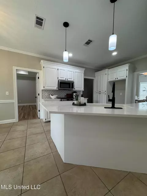 Kitchen - 409 Brighton Ct, Brandon, MS 39047 photo 9 of 9