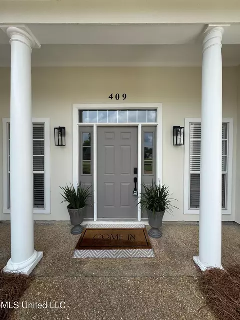 Entry Way - 409 Brighton Ct, Brandon, MS 39047 photo 1 of 4