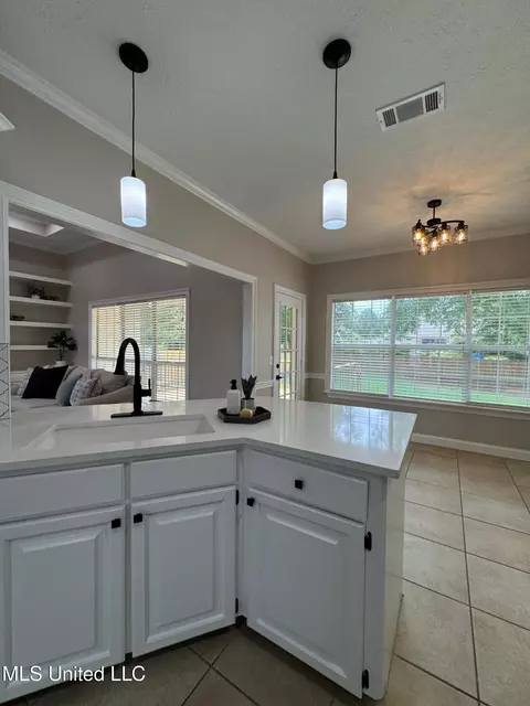 Kitchen - 409 Brighton Ct, Brandon, MS 39047 photo 8 of 9