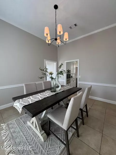 Dining - 409 Brighton Ct, Brandon, MS 39047 photo 2 of 3
