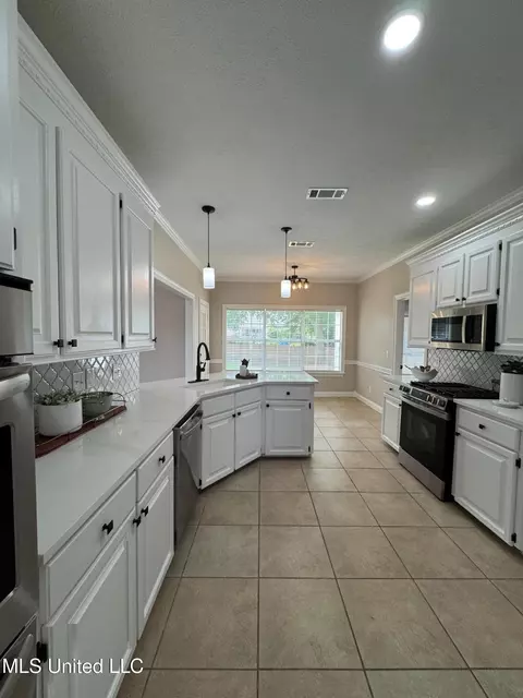 Kitchen - 409 Brighton Ct, Brandon, MS 39047 photo 1 of 9