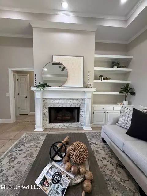 Living - 409 Brighton Ct, Brandon, MS 39047 photo 3 of 4
