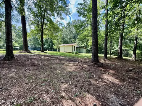 119 Chinquipin Ln, Florence, MS 39073