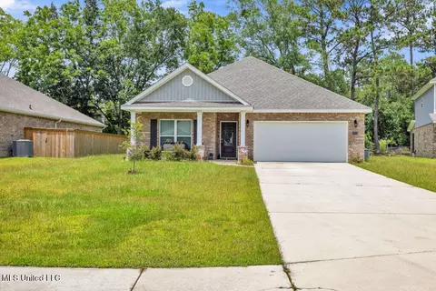 15712 Poydras Cir, Biloxi, MS 39532
