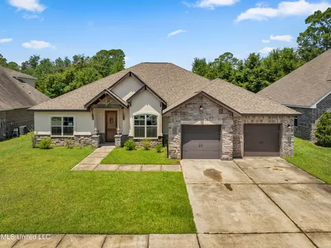 709 Champagne Dr, Biloxi, MS 39532