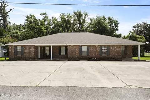 610 W Oak Dr, Gulfport, MS 39507
