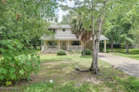 6910 Apuwai Pl, Diamondhead, MS 39525