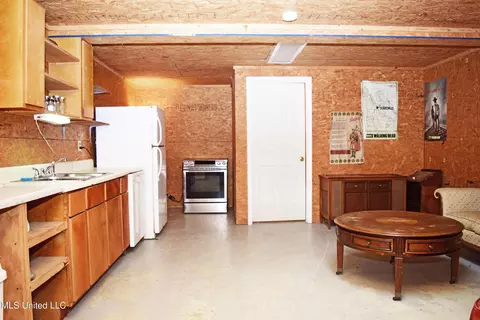 Kitchen - 24000 Robert E Lee Rd, Lucedale, MS 39452 photo 6 of 7