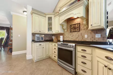 Kitchen - 24000 Robert E Lee Rd, Lucedale, MS 39452 photo 4 of 7