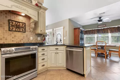 Kitchen - 24000 Robert E Lee Rd, Lucedale, MS 39452 photo 3 of 7