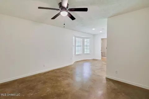 Living - 437 Henry Byrd Rd, Florence, MS 39073 photo 6 of 7