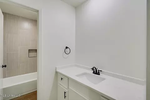 Bath - 437 Henry Byrd Rd, Florence, MS 39073 photo 5 of 6