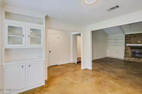 Living - 437 Henry Byrd Rd, Florence, MS 39073 photo 5 of 7