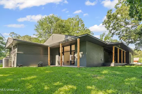 102 Camille St, Senatobia, MS 38668