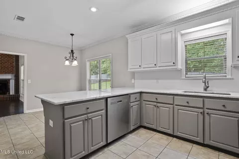 452 Pecan Cir, Brandon, MS 39042 photo 7